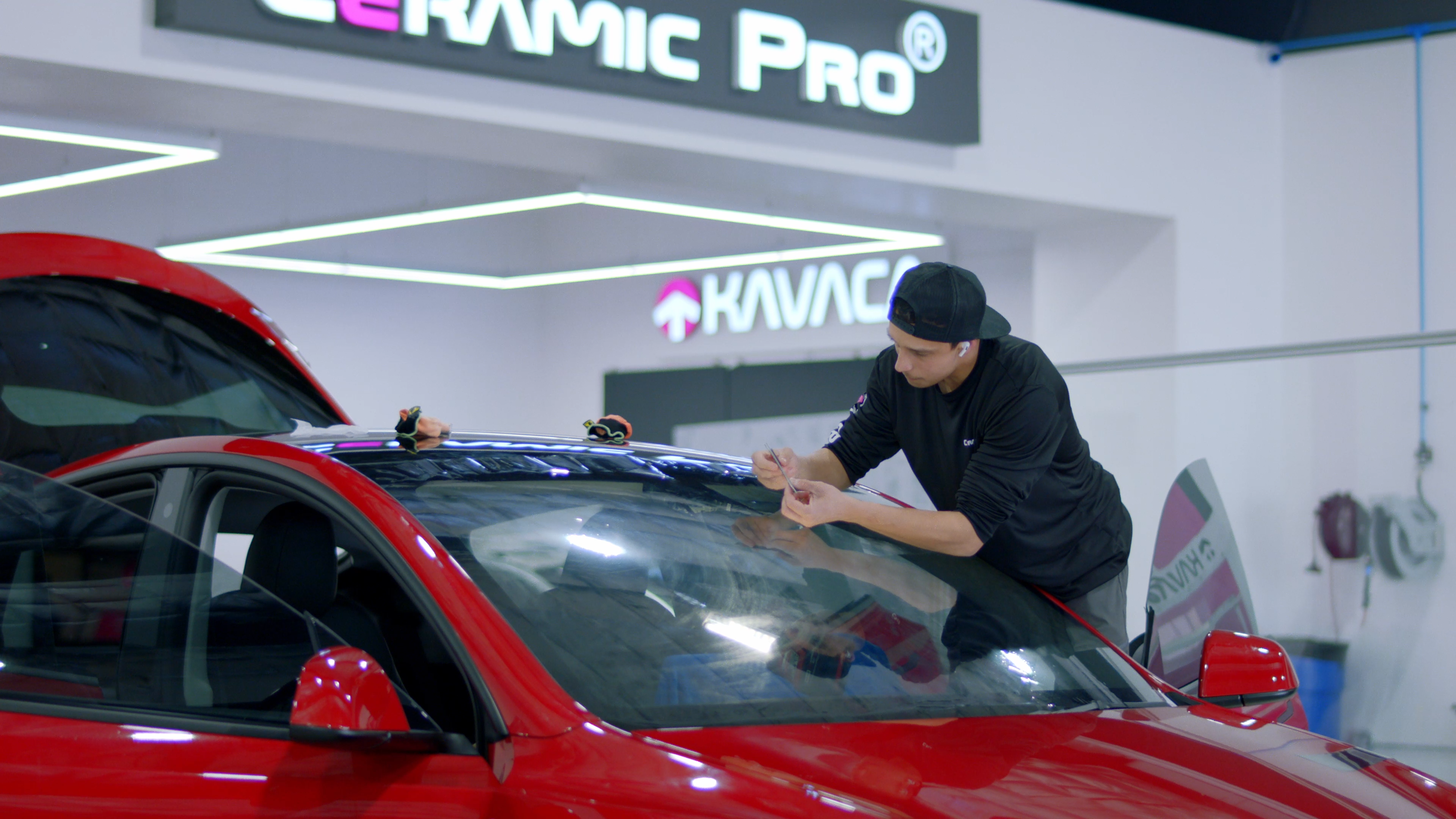 Películas Para Ventanas Automotrices: Beneficios y Sus Cuidados
